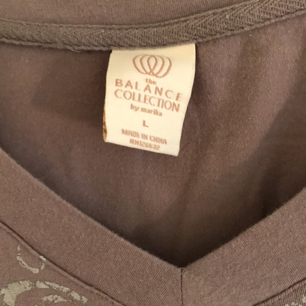 The Balance Collection. Elegant Gray V-Neck Women’s Top. Size Large - Picture 2 of 3